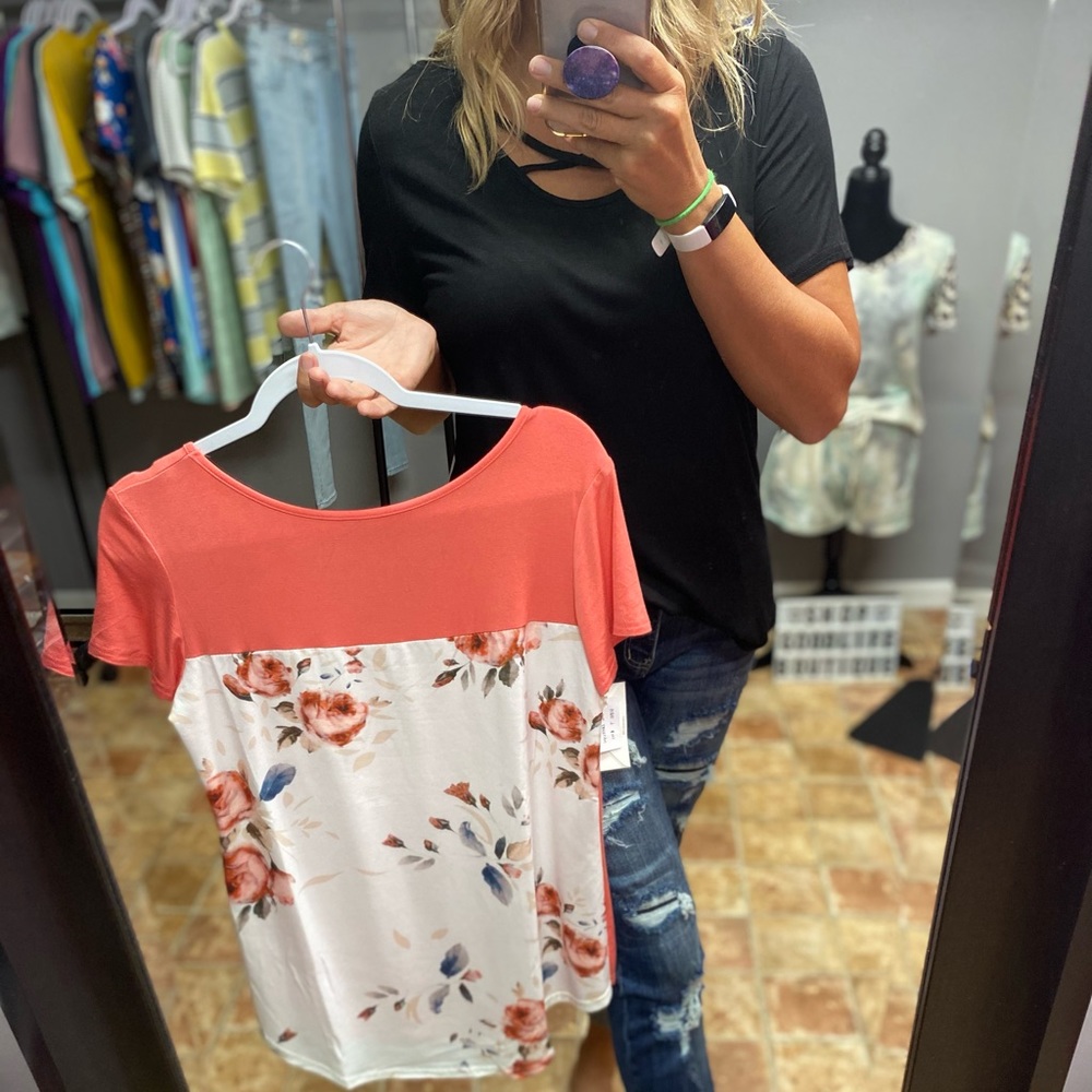 BOUTIQUE S/S Color Block Floral Print Top (black) NEW!